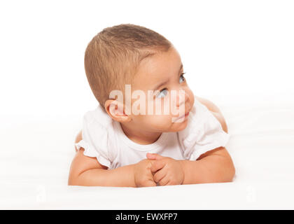 Neugierig schauenden African Baby in weißen bodysuit Stockfoto
