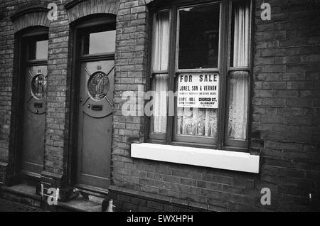 Marshall Street, Smethwick, einer Stadt in der Metropolitan Borough Sandwell, in den West Midlands von England. 7. Dezember 1964. Stockfoto