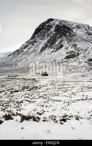 Winter-Szene Lagangarbh Hütte nördlich Buachaille Etive Mor in der Nähe der Fluss Coupall Glencoe schottischen Highlands Scotland UK Stockfoto