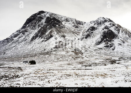 Winter-Szene Lagangarbh Hütte nördlich Buachaille Etive Mor in der Nähe der Fluss Coupall Glencoe schottischen Highlands Scotland UK Stockfoto
