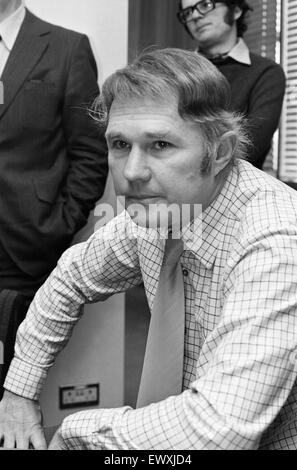 Derek Smith, BBC-Produzent, abgebildet auf Pebble Mill Studios, Birmingham, 11. Februar 1974. Später Begriff Derek Smith die Idee von Top Gear und seinen Titel, eine Show, die im Jahr 1977, mit ihm als Executive Producer zum ersten Mal ausgestrahlt. Stockfoto