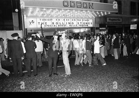 Rolling Stones-Fans Schlange vor dem Odeon, New Street, Birmingham vor concert.19th September 1973 Stockfoto