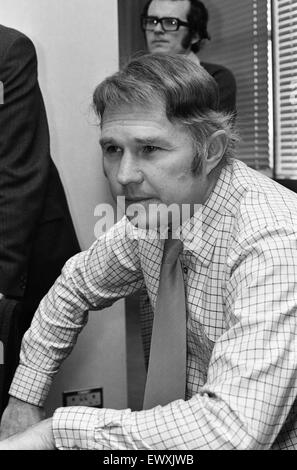 Derek Smith, BBC-Produzent, abgebildet auf Pebble Mill Studios, Birmingham, 11. Februar 1974. Später Begriff Derek Smith die Idee von Top Gear und seinen Titel, eine Show, die im Jahr 1977, mit ihm als Executive Producer zum ersten Mal ausgestrahlt. Stockfoto