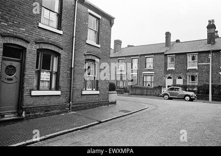 Marshall Street, Smethwick, einer Stadt in der Metropolitan Borough Sandwell, in den West Midlands von England. 7. Dezember 1964. Stockfoto