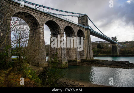 Menai Hängebrücke überqueren der Menai gerade Anglesey North Wales Stockfoto