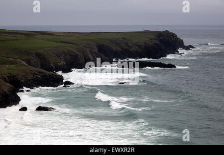 Stürmisches Wetter auf der Halbinsel Lizard Küste, Cornwall, England, UK Stockfoto