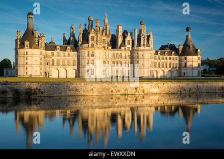 Sonnenuntergang über der massive, 440 Zimmer, Chateau de Chambord, Loire-et-Cher, Frankreich Stockfoto