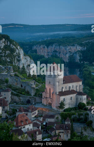 Am frühen Morgen über Saint-Cirq-Lapopie, Lot-Tal, Midi-Pyrenäen, Frankreich Stockfoto