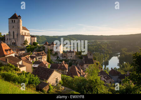 Am frühen Morgen über Saint-Cirq-Lapopie, Lot-Tal, Midi-Pyrenäen, Frankreich Stockfoto