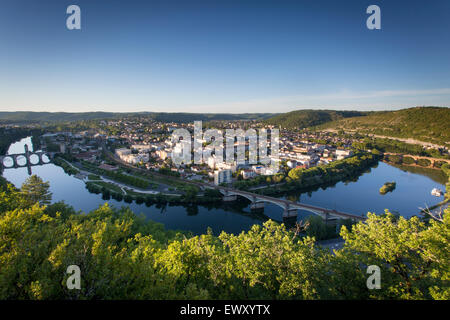 Stadt Cahors vom Mount Saint-Cyr mit Pont Valentre Überquerung des Flusses Lot. Midi-Pyrenäen, Frankreich Stockfoto