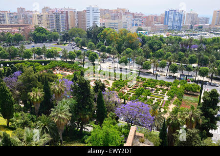 Blick auf Jardines de Pedro Luis Alonso von Alcazaba, Malaga, Andalusien, Südspanien Stockfoto