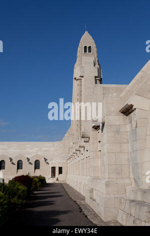 Die nationalen Friedhof von Douaumont mit das Beinhaus von Douaumont bei Verdun, Frankreich Stockfoto