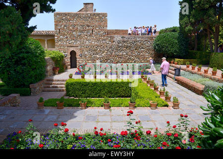 Garten und Patio de Los Surtidores (Strahlen des Wassers), Alcazaba de Malaga, Malaga, Andalusien, Südspanien Stockfoto