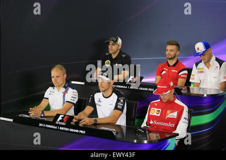 Silverstone, Northants, Großbritannien. 2. Juli 2015. F1 Grand Prix von Großbritannien. Treiber-Pressekonferenz. Williams Martini Racing – Valtteri Bottas, Lotus F1 Team – Pastor Maldonado, Scuderia Ferrari – Kimi Räikkönen, McLaren-Honda - Jenson Button, Sauber F1 Team – Marcus Ericsson Manor Marussia F1 Team – William Stevens Credit: Action Plus Sport/Alamy Live News Stockfoto