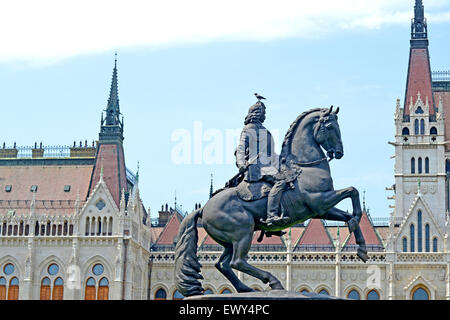 Pferdesport-Denkmal von Ferenc II Rakoczi, Fürst von Siebenbürgen, vor dem Parlamentsgebäude in Budapest, Ungarn Stockfoto