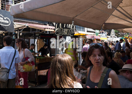 Allgemeine Ansichtsbilder von Camden Lock Lebensmittelmarkt. Stockfoto