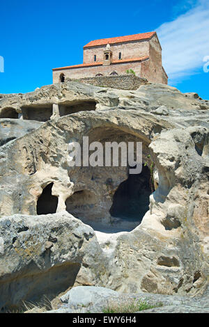 Uplistsikhe ist eine alte Fels gehauene Stadt und Uplistsulis Eklesia, Fürsten Kirche. Uplistsikhe, Georgien Stockfoto