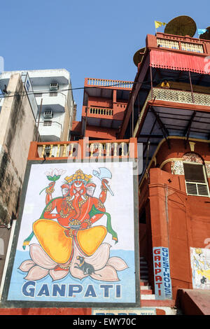 Eingang und Wand Wandbild, Ganpati billig / Budget Gästehaus mit Restaurant auf der Dachterrasse mit Blick auf Baden Ghats al Stockfoto