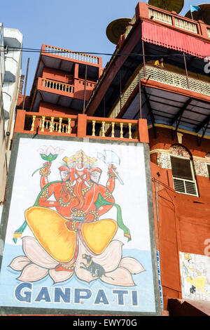 Eingang und Wand Wandbild, Ganpati billig / Budget Gästehaus mit Restaurant auf der Dachterrasse mit Blick auf Baden Ghats al Stockfoto