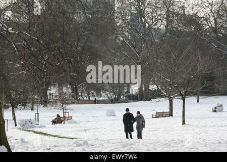 Schnee-Szene im Februar im Green Park, London, England. Europa. Stockfoto