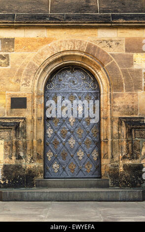 Detail einer alten Kirche oder Schloss Tür Stockfoto