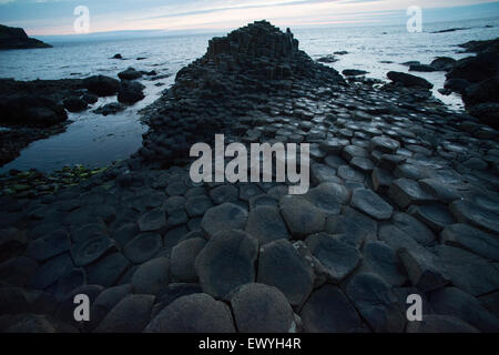 Schaukelstuhl in die Trittsteine Giant's Causeway in Nordirland. Stockfoto