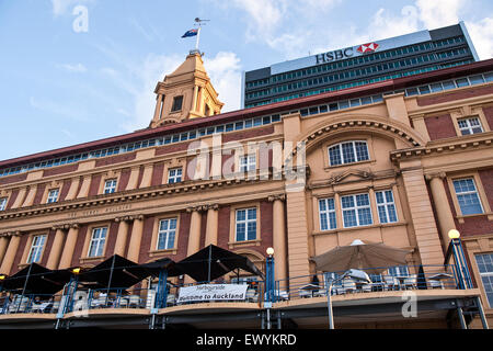 Restaurant am Ferry Terminal in der Innenstadt, Hafen von Auckland, Auckland, Neuseeland Stockfoto