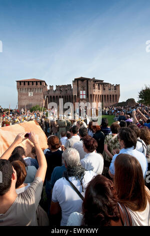 Italien, Lombardei, Soncino, Rocca Sforzesca, Schloss, Historisches Reenactment, mittelalterliche Soldat Stockfoto