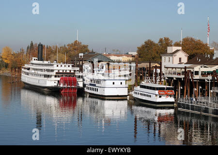 Boote am American River in Old Sacramento-Kalifornien Stockfoto