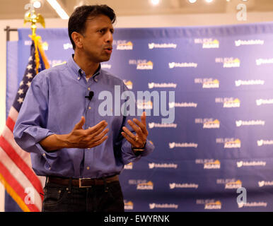 Sioux City, Iowa, USA. 2. Juli 2015. Republikanische Präsidentschaftskandidat Louisiana Gouverneur BOBBY JINDAL spricht bei einem Townhall-treffen in Sioux City, Iowa, Stadtmuseum, Donnerstag, 2. Juli 2015, da er eine Kampagne durch northwest Iowa schwingen lässt. 2. Juli 2015. © Jerry Mennenga/ZUMA Draht/Alamy Live News Bildnachweis: ZUMA Press, Inc./Alamy Live News Stockfoto