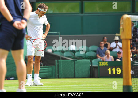 Wimbledon, Großbritannien. 2. Juli 2015. Das Tennisturnier von Wimbledon. Herren Einzel zweiten Vorrundenspiel Roger Federer (Sui) Credit: Action Plus Sport/Alamy Live News Stockfoto