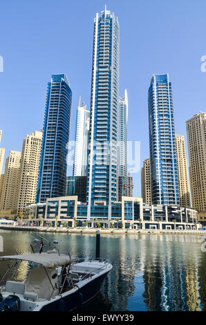 Futuristisch und moderne Hochhäuser, Türme und Hotels von der Dubai Marina, Vereinigte Arabische Emirate Stockfoto