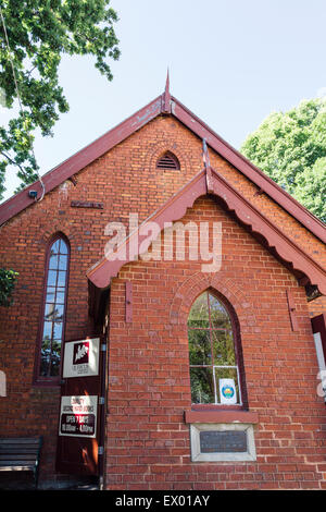 Quercus Gemeinschaft Buchhandlung untergebracht in der alten Kirche, Ford Street, Beechworth, Victoria, Australien Stockfoto