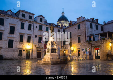 Blick auf die Altstadt Altstädter Ring in der Abenddämmerung, Dubrovnik, Kroatien Stockfoto