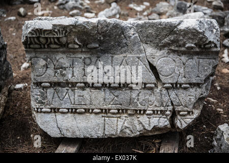 Fragment der Steininschrift auf antiken Ruinen, Phaselis Türkei Lykischen Weg, Türkei Stockfoto