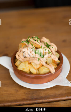 Patatas Bravas in Tapas-Bar, Ibiza, Spanien Stockfoto