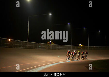 Radfahrer, Radfahren auf der Strecke Velodrom, im freien Stockfoto