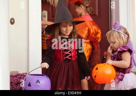 Kinder-Süßes oder Saures Stockfoto