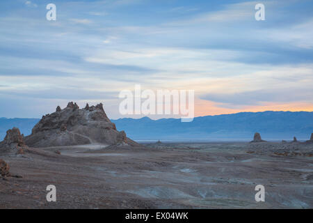 Ansicht von Trona Pinnacles in der Morgendämmerung, Trona, Kalifornien, USA Stockfoto