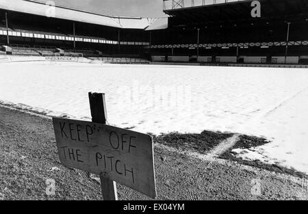 Goodison Park, Heimat von FC Everton, das Fußballstadion befindet sich in Walton, Liverpool, England. 17. Februar 1973. Das Pitch-Schild abzuwehren. Stockfoto