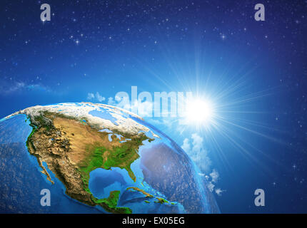 Aufgehende Sonne über der Erde und seiner Landschaftsformen, Blick auf die Vereinigten Staaten von Amerika. Elemente dieses Bildes, eingerichtet von der NASA Stockfoto