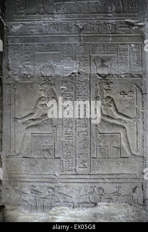 Dendera Ägypten, Tempel der Göttin Hathor geweiht. Ansicht der verschiedenen Reliefs im Inneren des Tempels Stockfoto