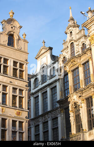 Fassaden der Häuser innerhalb der Ostseite des Grand Place Gilde Marktplatz, Brüssel, Brüssel Stockfoto