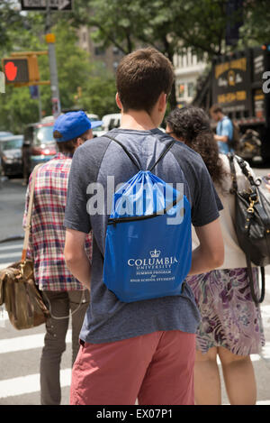 High-School-Schüler tragen Rucksack für Universität Sommerprogramm Columbia University Stockfoto