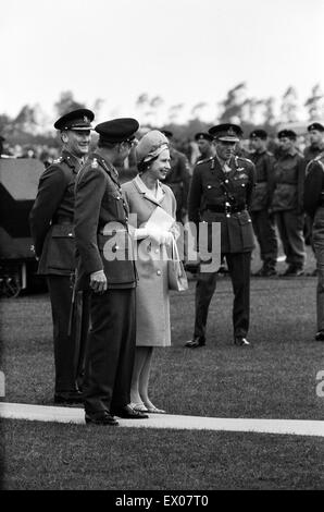 Königin Elizabeth II., während ihres Besuchs in Westdeutschland. Abgebildet in Düsseldorf. 25. Mai 1965. Stockfoto