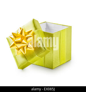 Offene grüne Geschenkbox mit gelben Schleife. Urlaub vorhanden. Objekt isoliert auf weißem Hintergrund. Clipping-Pfad Stockfoto