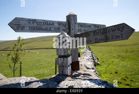 Pennine Way Langstrecken Fußweg Wegweiser, Yorkshire Dales National Park, England, UK Stockfoto