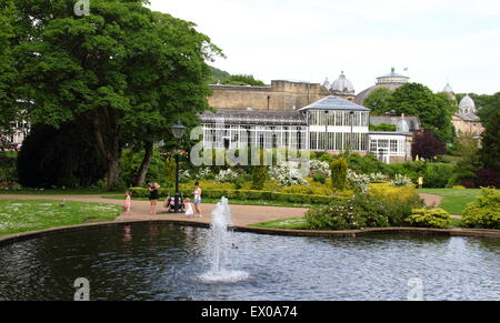 Der Pavillon-Garten in Buxton Derbyshire England UK - Sommer 2015 Stockfoto