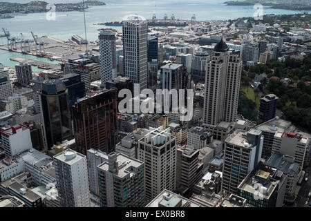 Blick auf Auckland City aus der Beobachtung-Etage in der Skytower, Neuseeland Stockfoto