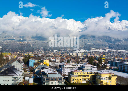 Blick über Amras Bezirk von Paschberg, in Richtung der Alpen, Inntal, Innsbruck, Tirol Stockfoto